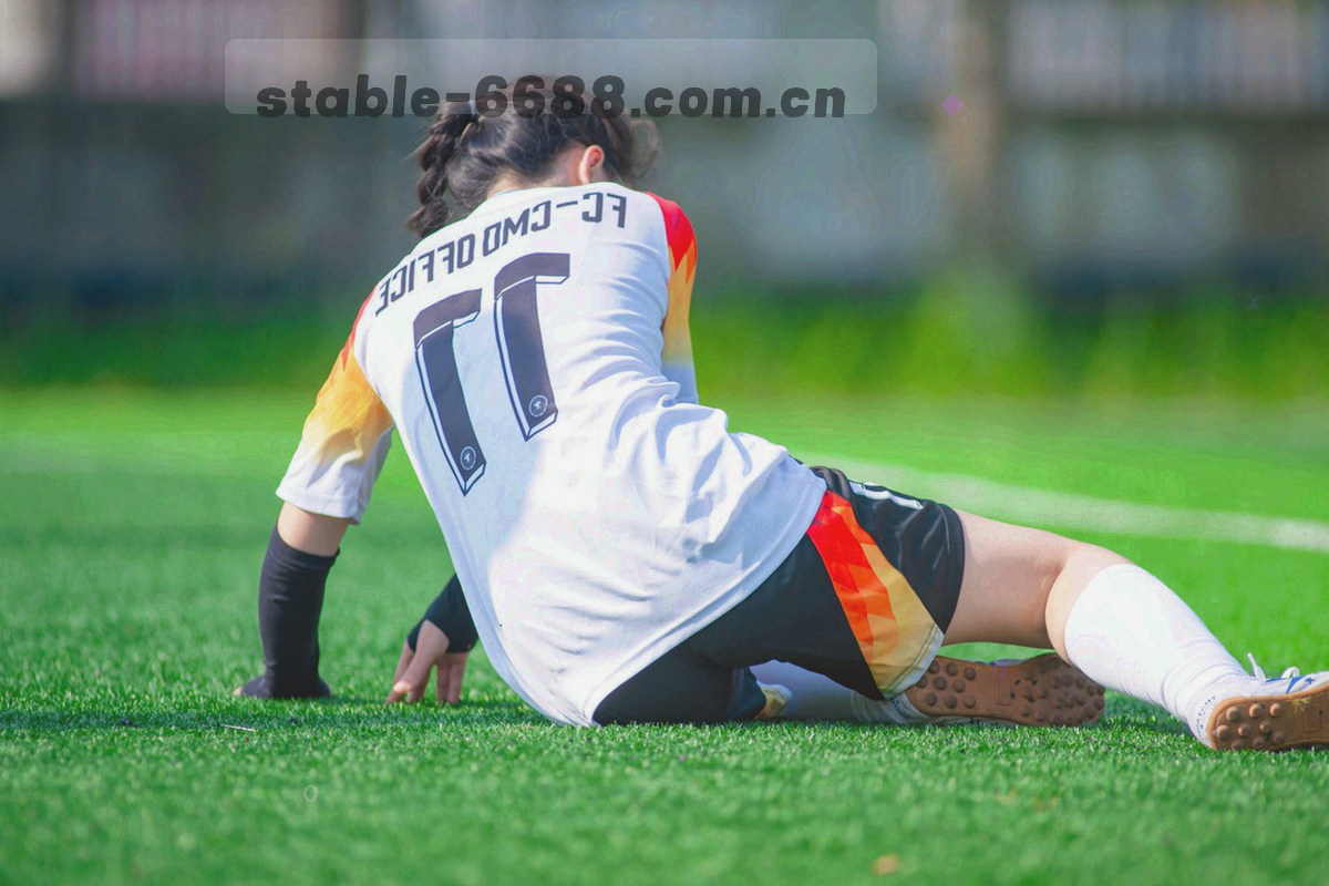 深色底上的抽象数据流线与锁形几何纹样，不含文字与可识别标识